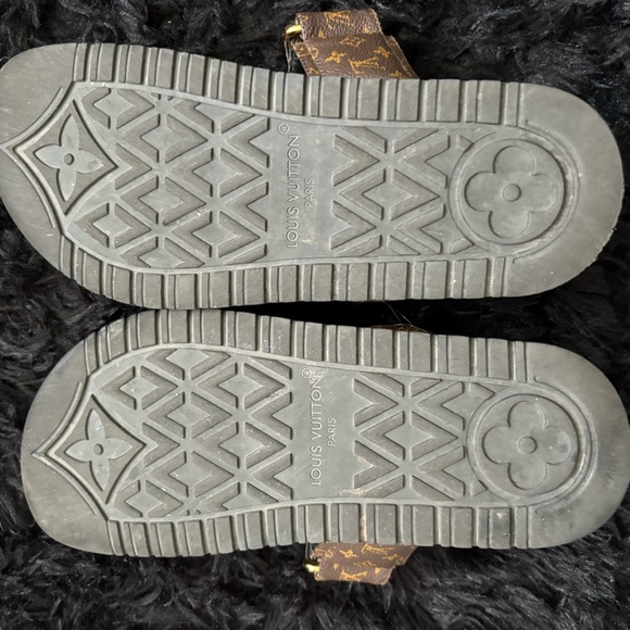 WMNS LOUIS VUITTON SUNSET FLAT COMFORT SANDAL - Picture 2 of 7